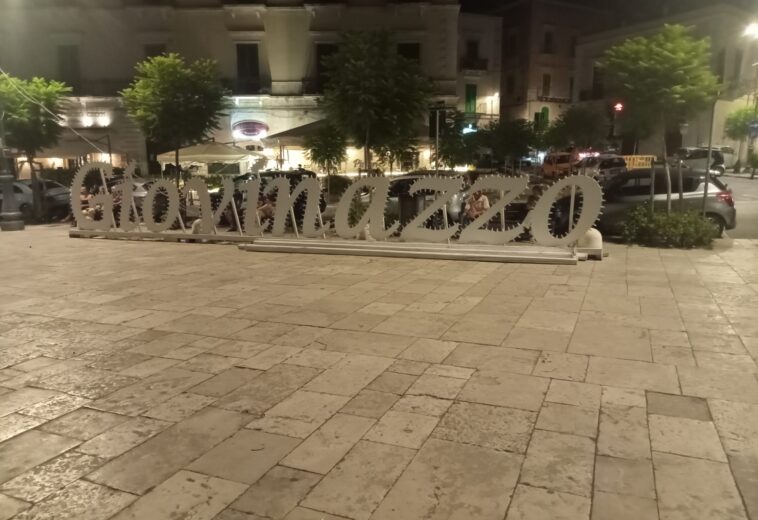 È SEMPRE OUT L’INSEGNA LUMINOSA “GIOVINAZZO”