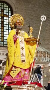 La statua di San Nicola custodita nella Basilica di Bari