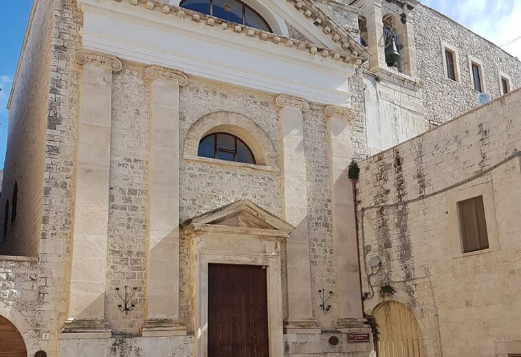 Antica la cerimonia religiosa, annualmente confermata dalla Arciconfraternita Maria SS del Carmine, per la solennità dell’“ESALTAZIONE DELLA CROCE” .